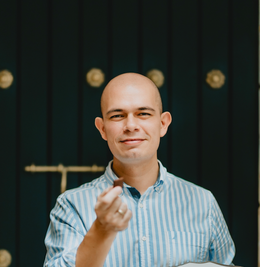 Oscar Marulanda — Sommelier integral, sensory creative director and luxury hospitality consultant in Colombia