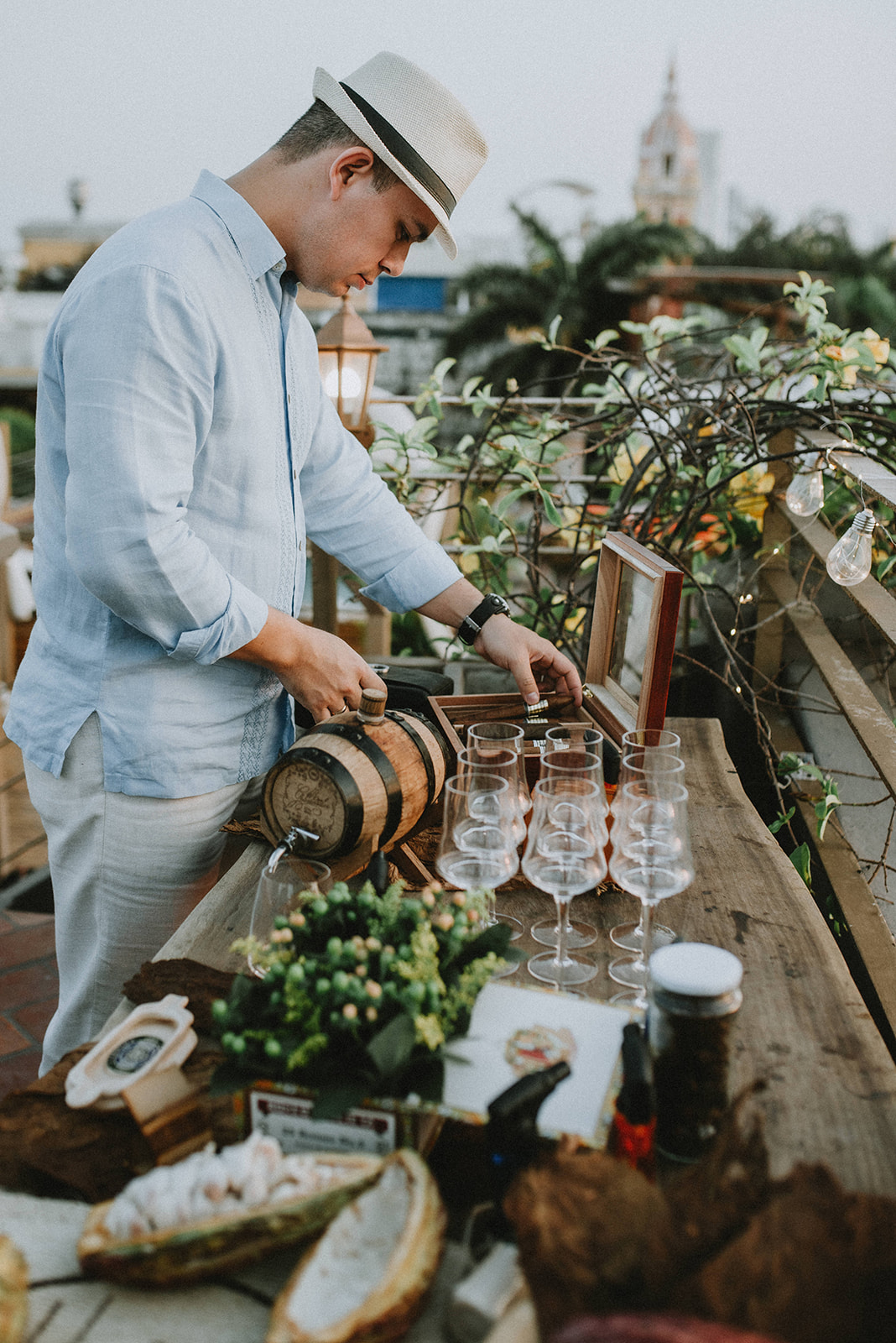 Oscar Marulanda sommelier — equipo NAOS co® en operación de experiencia sensorial