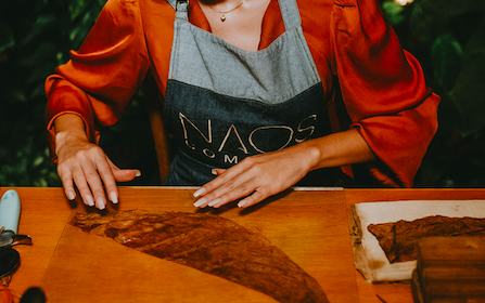 Tobacco Master Rolling, private workshop, artisanal tobacco experience in Cartagena by NAOS co